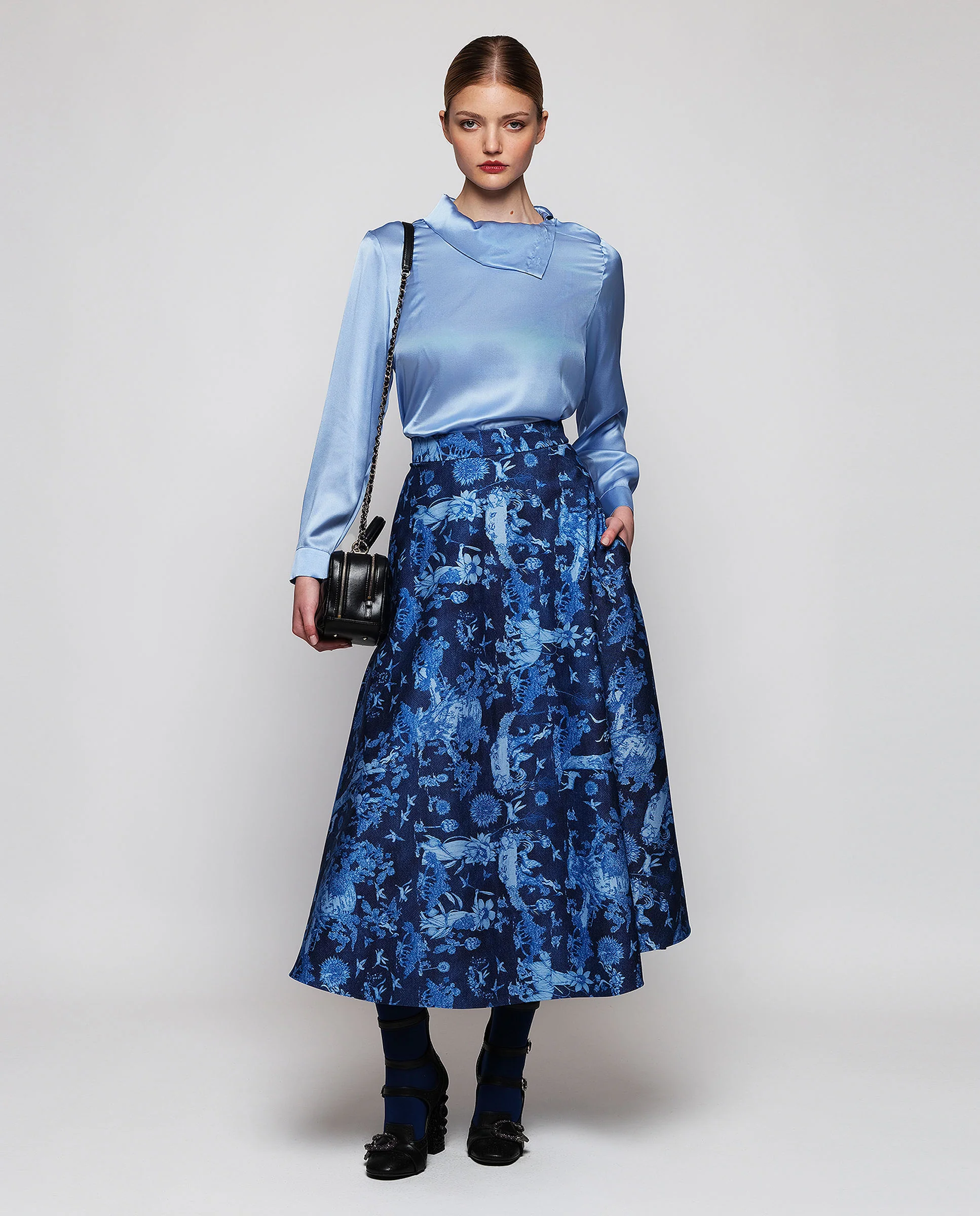 Blusa azul de seda - Image 3