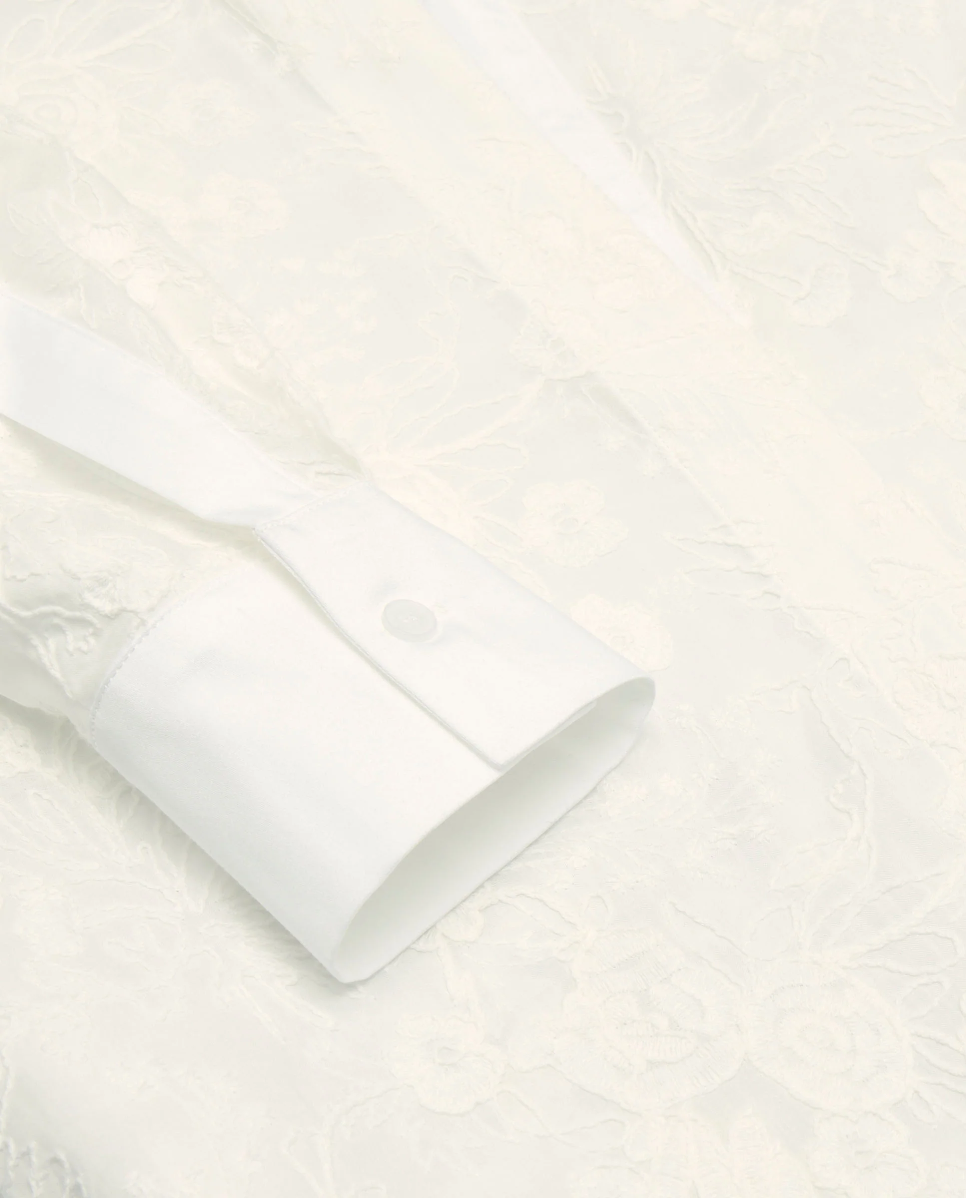 Camisa blanca bordado floral - Image 6
