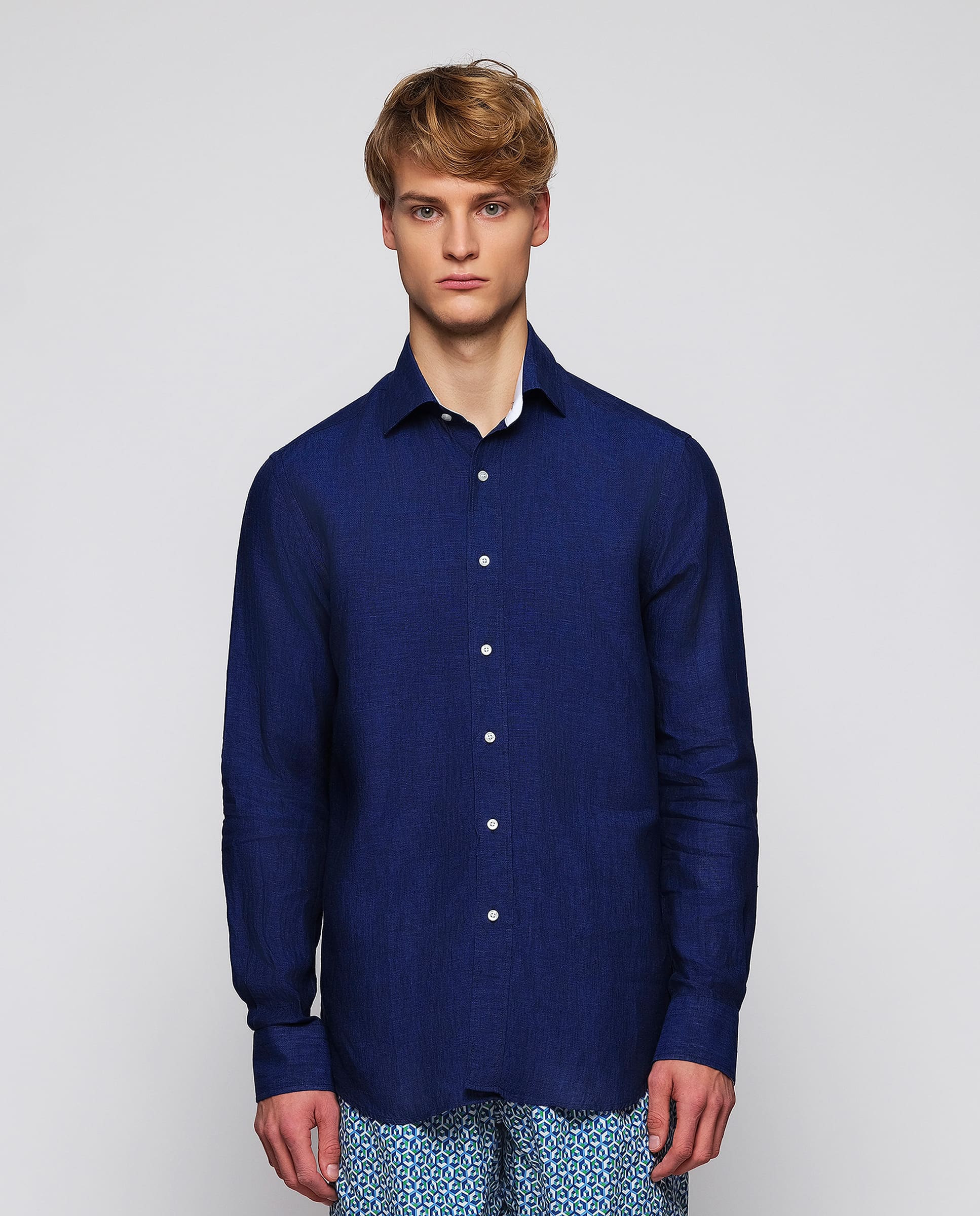 Camisa casual azul marino de lino - Image 2