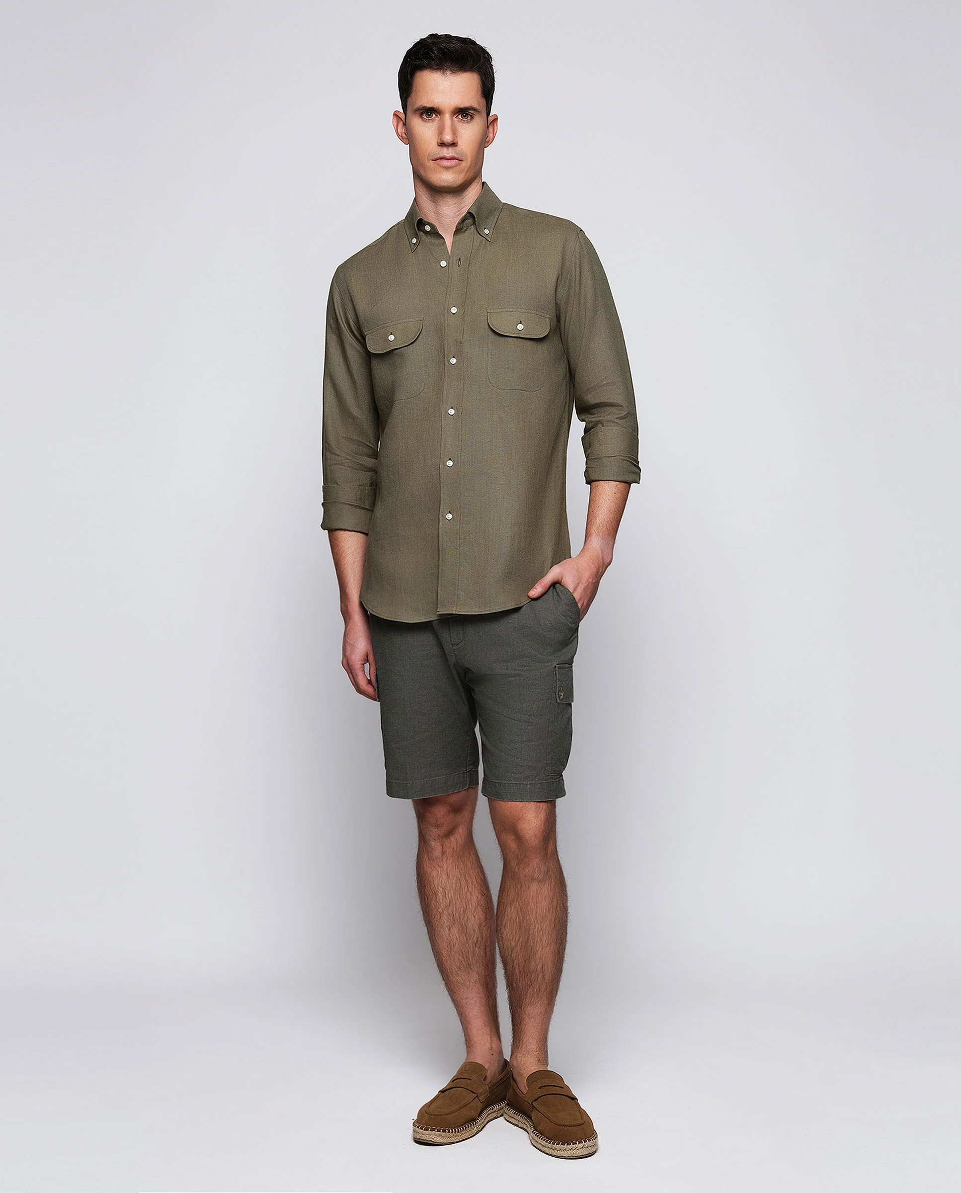 Camisa casual cáqui de lino con doble bolsillo - Image 4