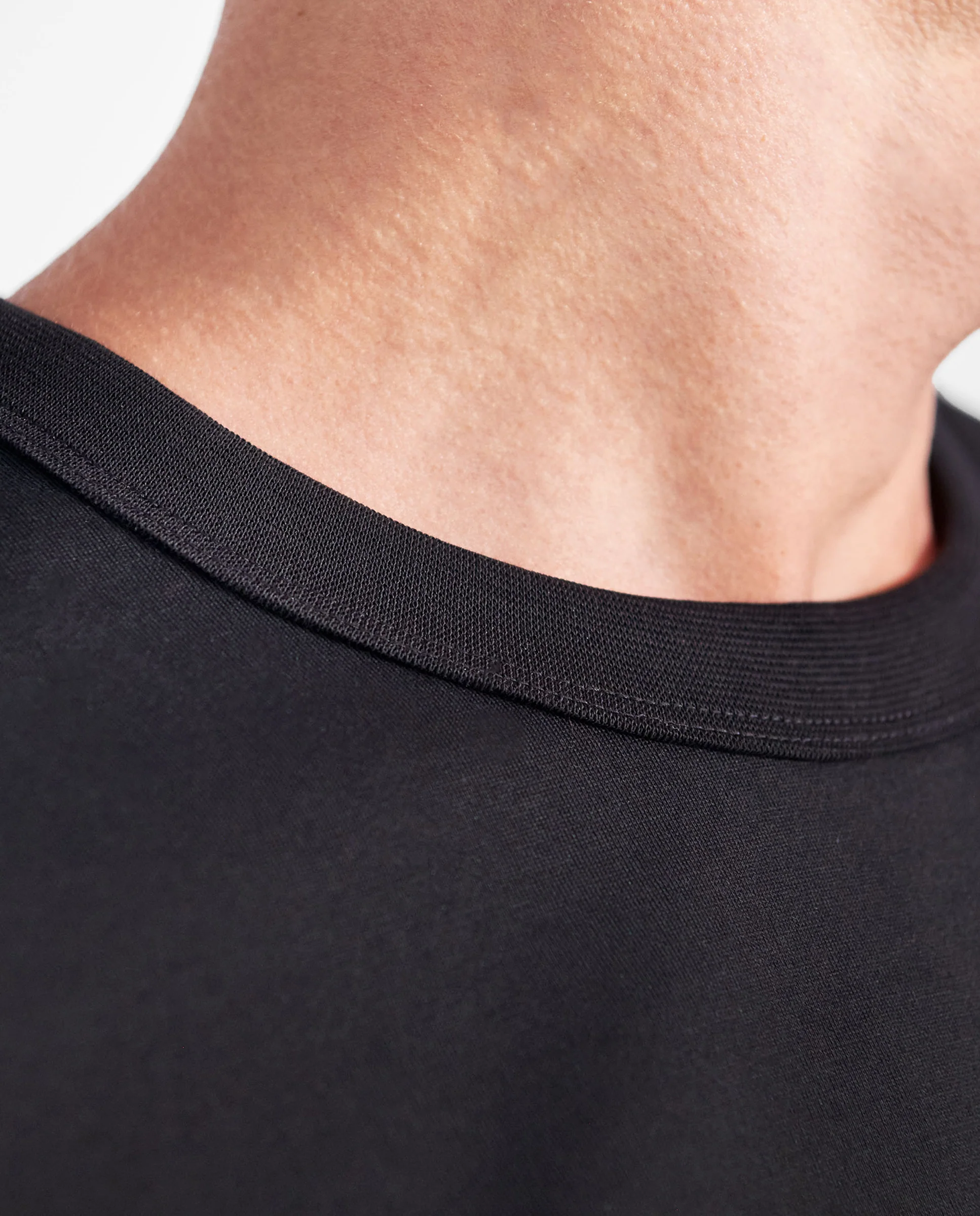 Camiseta cuello caja algodón pima negro - Image 4