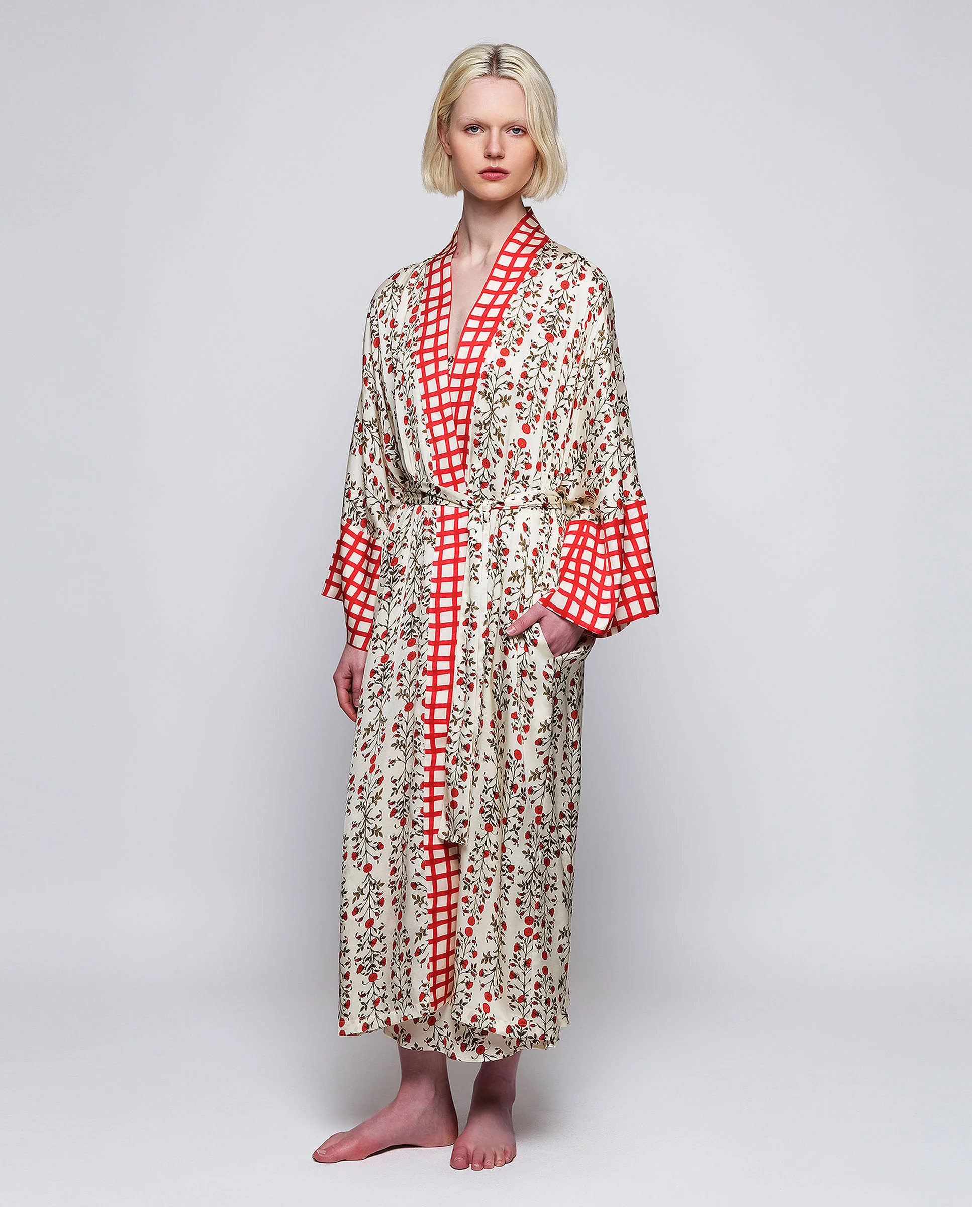 Kimono estampado floral rojo con aplique