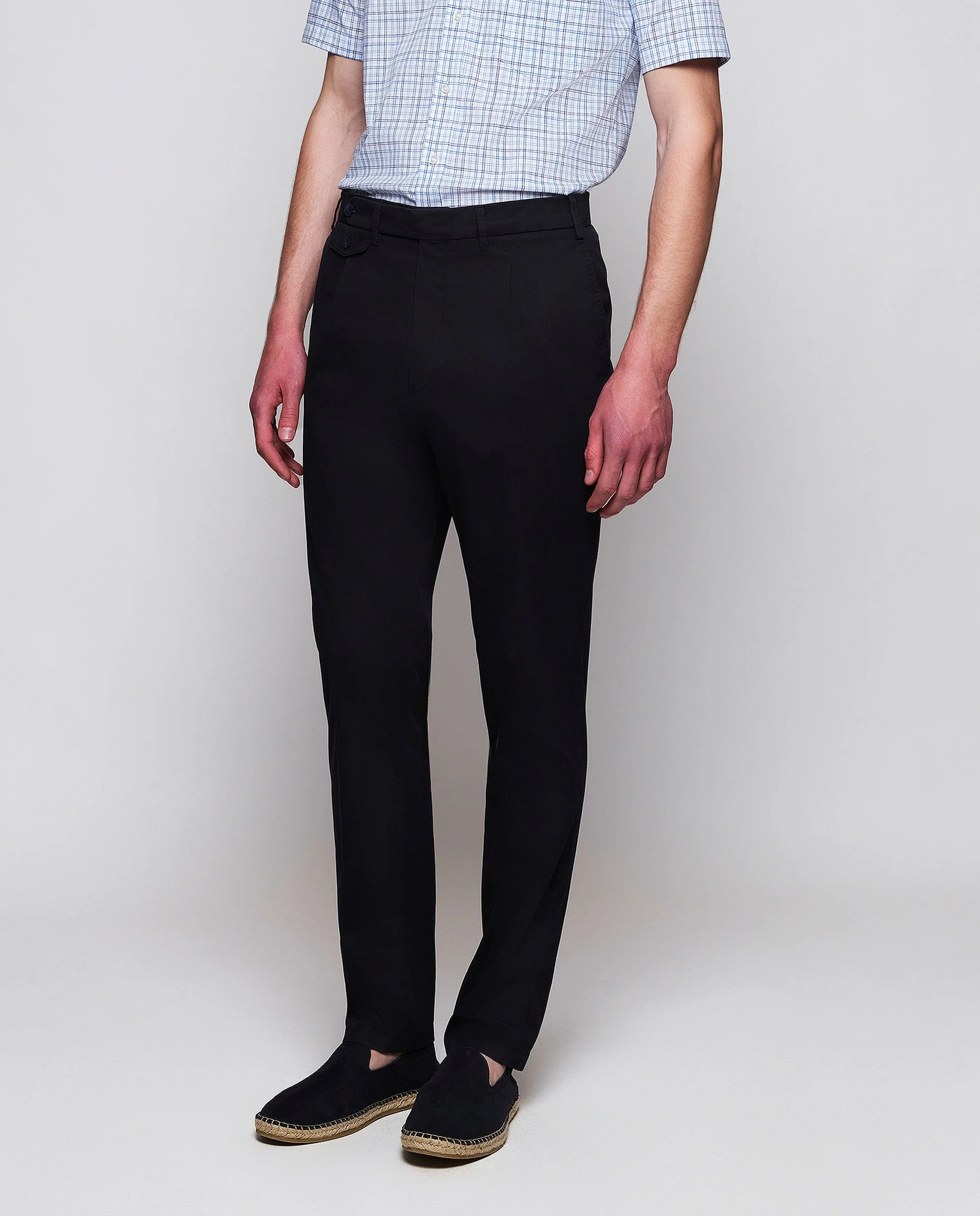 Pantalón casual azul marino estilo sastre