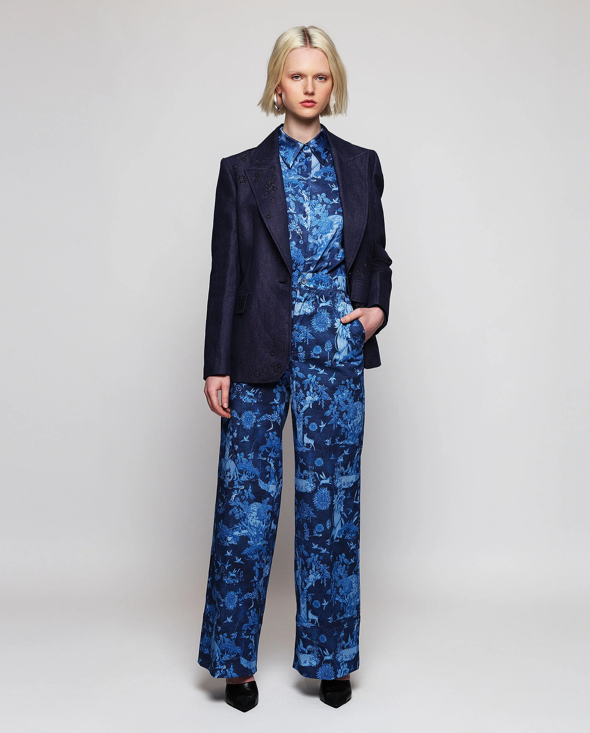 Pantalón denim estampado toile de jouy - Image 4