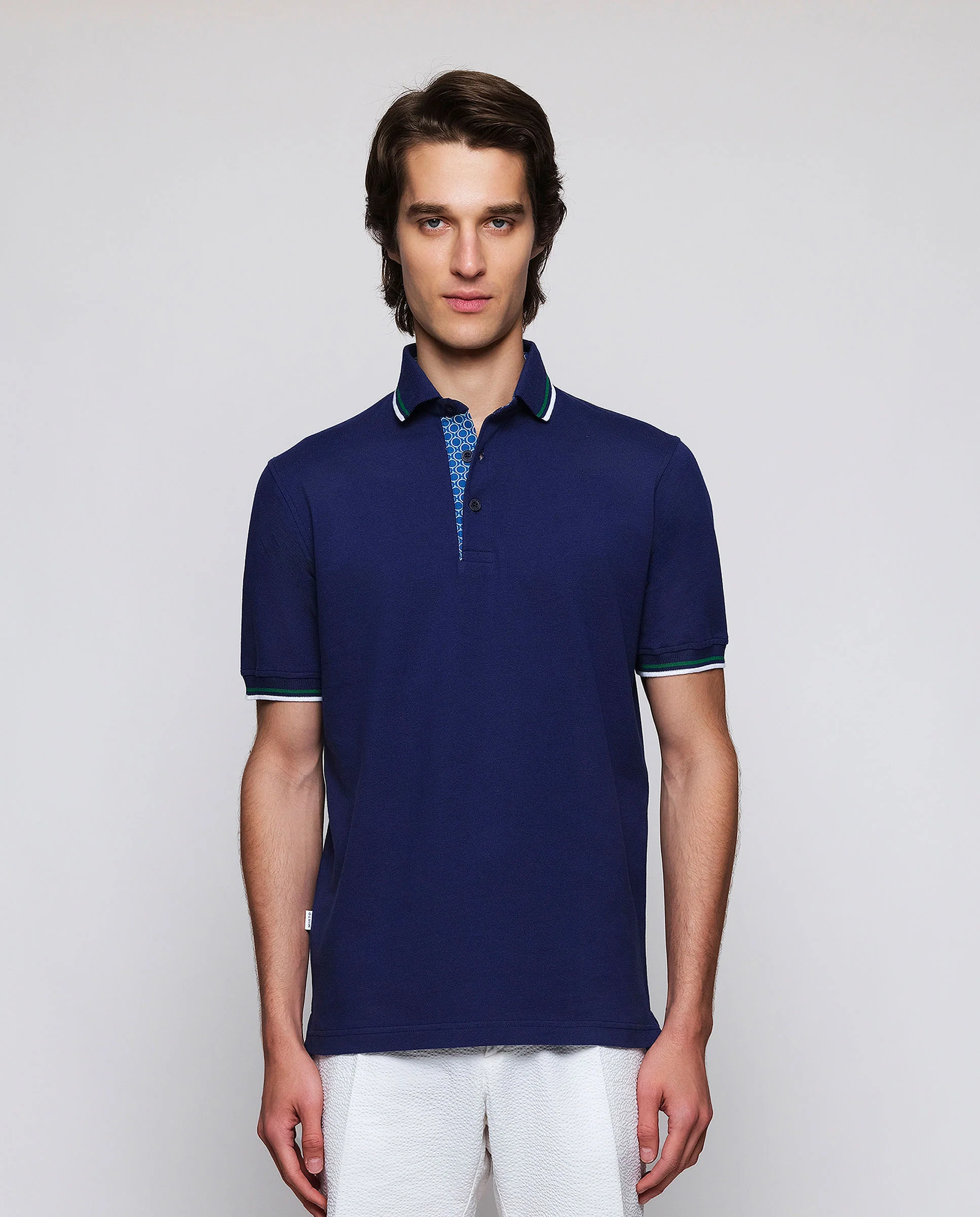 Polo azul de piqué con detalles en contraste - Image 2