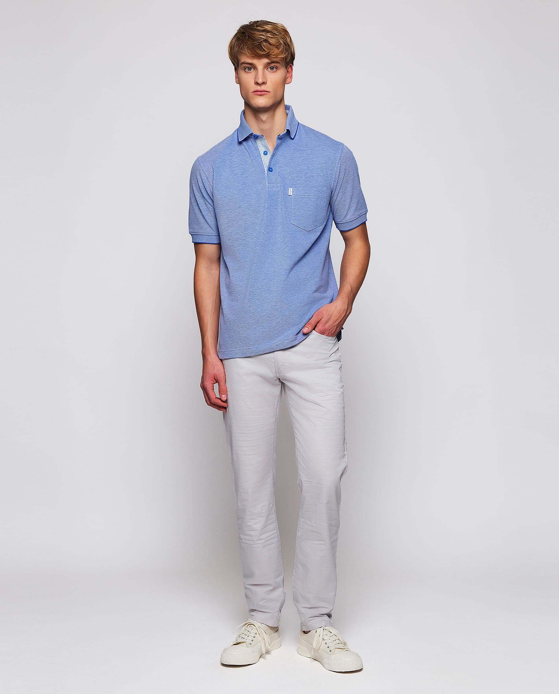 Polo azul de piqué con ribete al tono - Image 4
