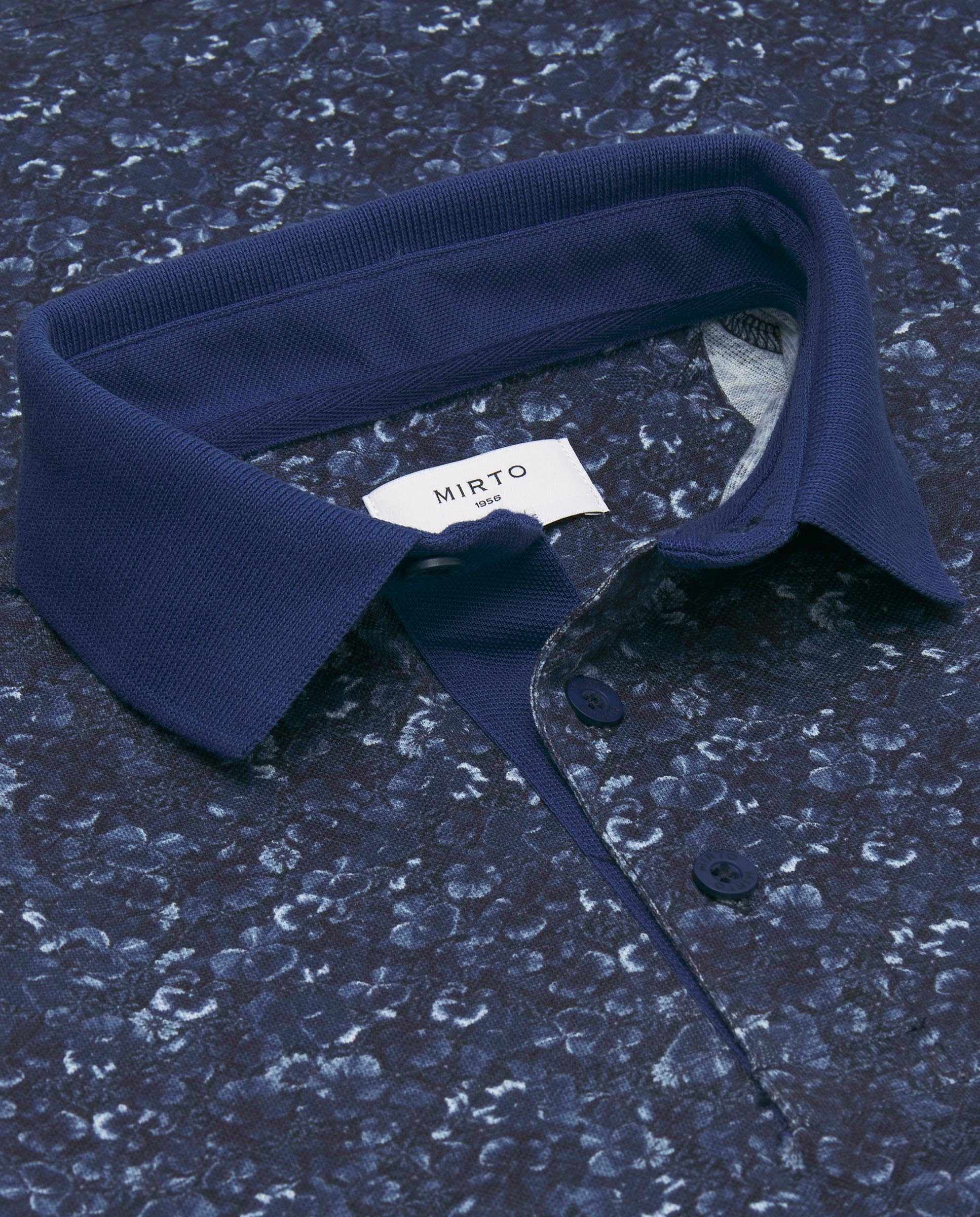 Polo de piqué estampado floral en tonos azules - Image 6