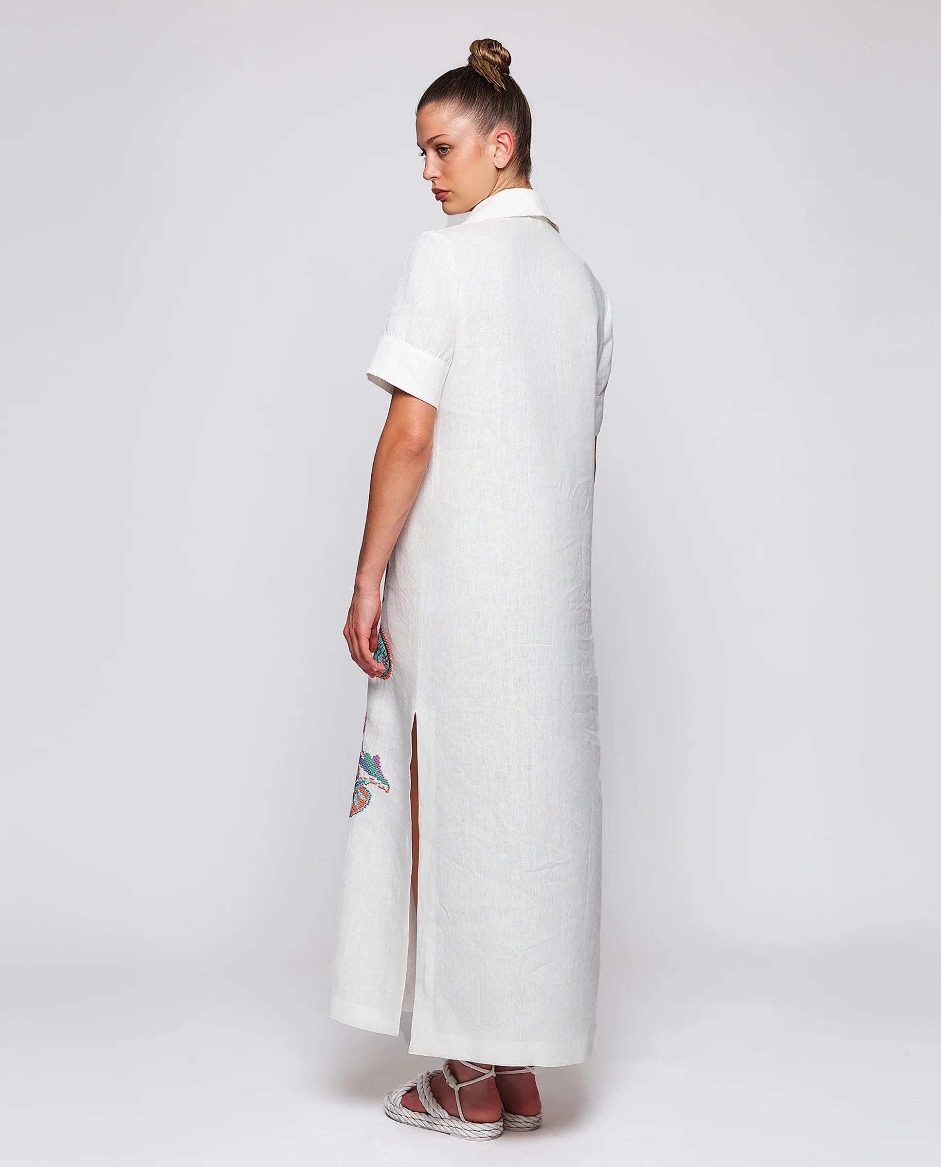 Vestido blanco bordado paisley de lino - Image 2