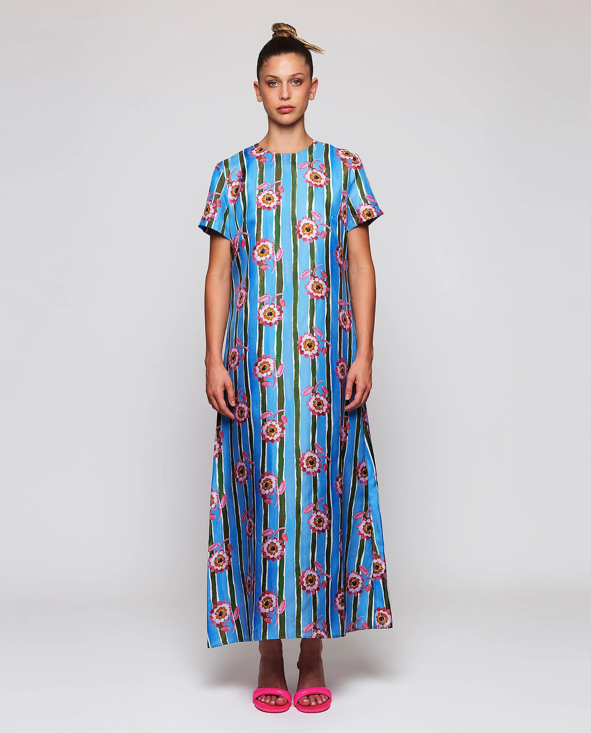Vestido estampado floral con rayas de seda